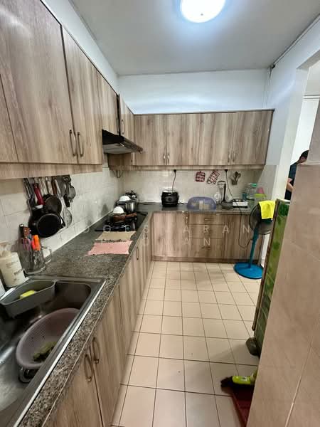 Pangsapuri untuk Dijual di Tropika Apartment - Yogesvaran Poovan - Kitchen - PropertyGuru.com.my