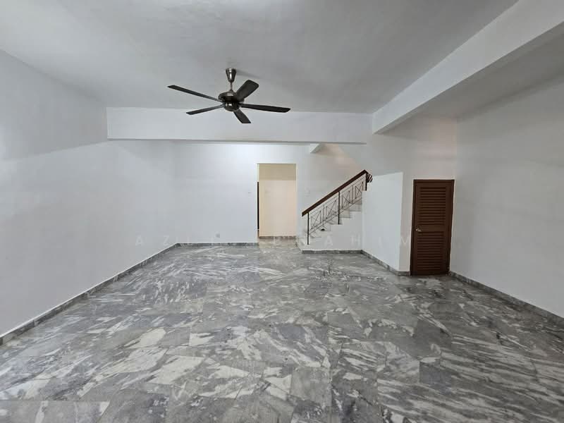 Rumah Teres 2-Tingkat untuk Dijual di Taman Desa Mewah (Semenyih) - Azli Ibrahim - Living Room - PropertyGuru.com.my