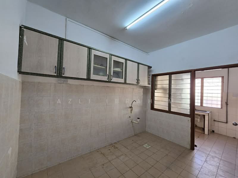 Rumah Teres 2-Tingkat untuk Dijual di Taman Desa Mewah (Semenyih) - Azli Ibrahim - Kitchen - PropertyGuru.com.my