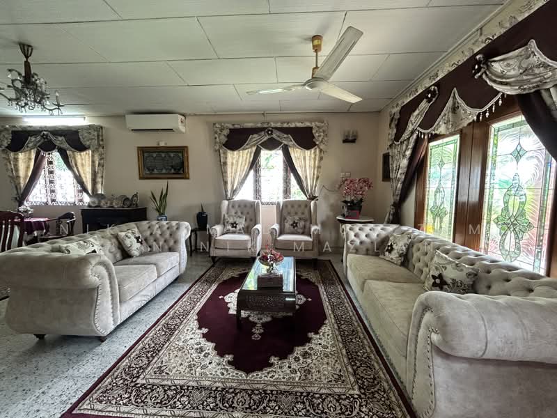 Rumah Banglo untuk Dijual di SS1 (Petaling Jaya) - Nik Ahmad Muazzam Bin Nik Mazlan - Living Room - PropertyGuru.com.my