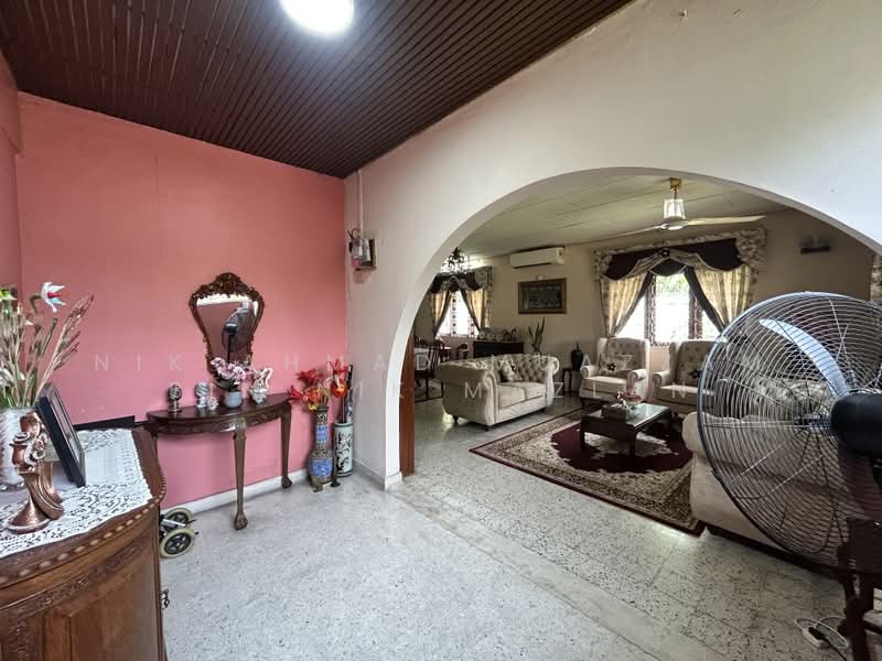Rumah Banglo untuk Dijual di SS1 (Petaling Jaya) - Nik Ahmad Muazzam Bin Nik Mazlan - Living Room - PropertyGuru.com.my
