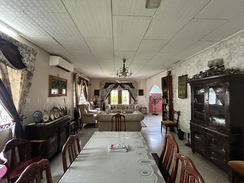 Rumah Banglo untuk Dijual di SS1 (Petaling Jaya) - Nik Ahmad Muazzam Bin Nik Mazlan - Living Room - PropertyGuru.com.my