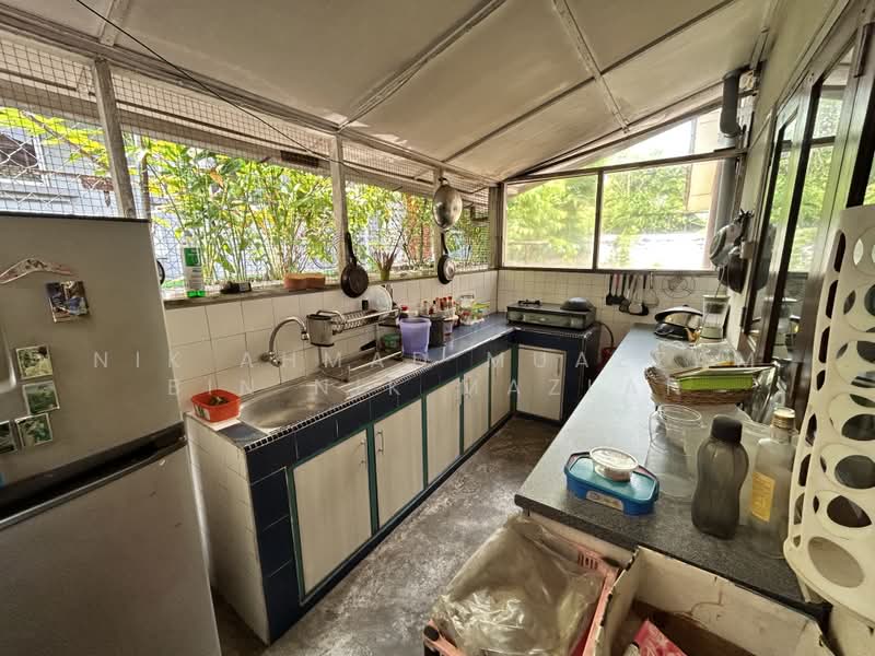 Rumah Banglo untuk Dijual di SS1 (Petaling Jaya) - Nik Ahmad Muazzam Bin Nik Mazlan - Kitchen - PropertyGuru.com.my