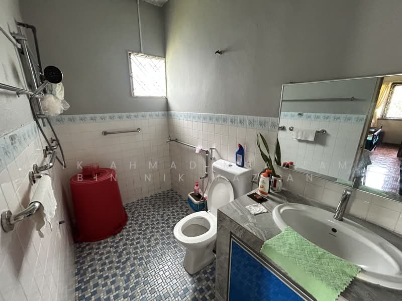 Rumah Banglo untuk Dijual di SS1 (Petaling Jaya) - Nik Ahmad Muazzam Bin Nik Mazlan - Bathroom - PropertyGuru.com.my
