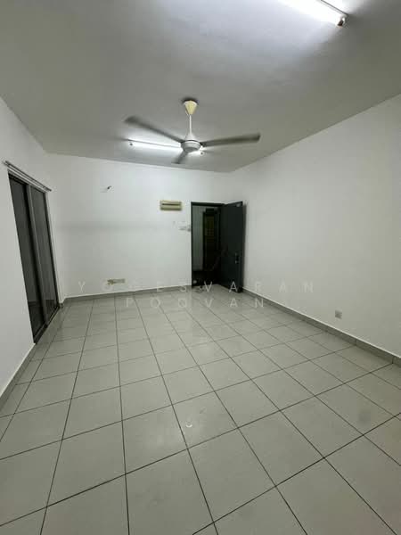 Apartment for Rent at Pangsapuri Akasia (Bandar Botanic) - Yogesvaran Poovan - Living Room - PropertyGuru.com.my