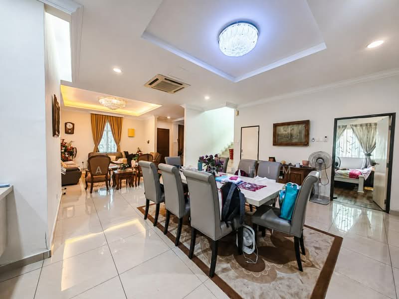 Rumah Banglo untuk Dijual di Desa Pinggiran Putra (Dengkil) - Azli Ibrahim - Living Room - PropertyGuru.com.my