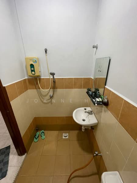 2-storey Terraced House for Rent in Taman Angkasa Nuri (Durian Tunggal) - Joanne How - Bathroom - PropertyGuru.com.my