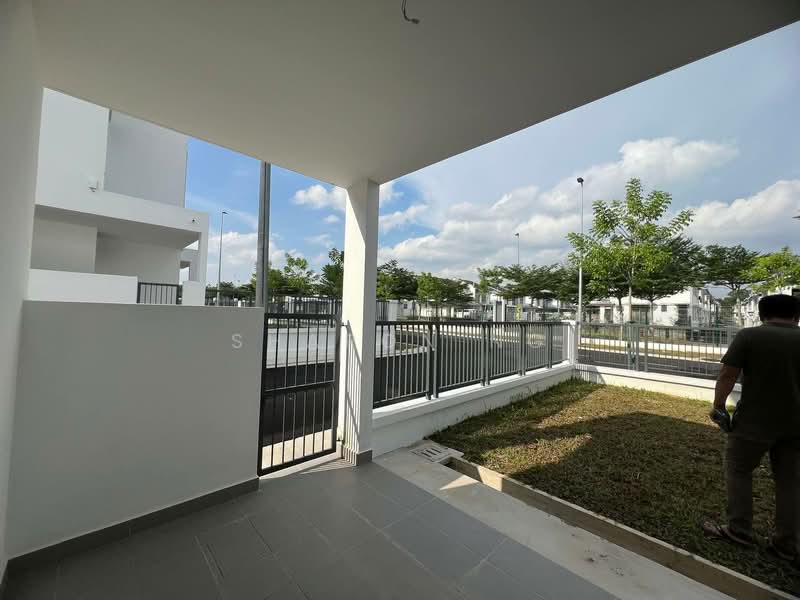 Rumah Teres 2 Tingkat untuk Dijual di Taman Mutiara Rini (Skudai) - Sharon Ng - Exterior - PropertyGuru.com.my
