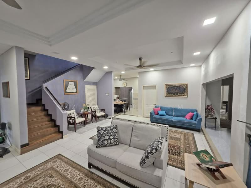Rumah Berkembar untuk Dijual di Bandar Seri Putra (Bangi) - Azli Ibrahim - Living Room - PropertyGuru.com.my
