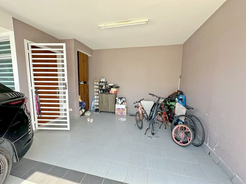 2.5-storey Terraced House for Sale in Masai (Johor) - Alicia Voon - Car Park - PropertyGuru.com.my