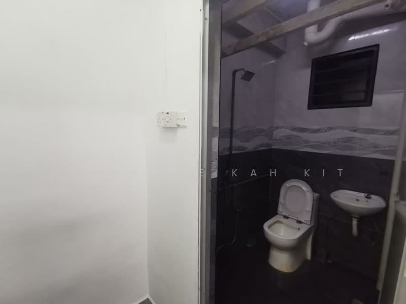 Rumah Flat untuk Disewa di Flat Taman Desa Cheras (Blok 1 3 5 7) - Shawn Lee Kah Kit - Bathroom - PropertyGuru.com.my