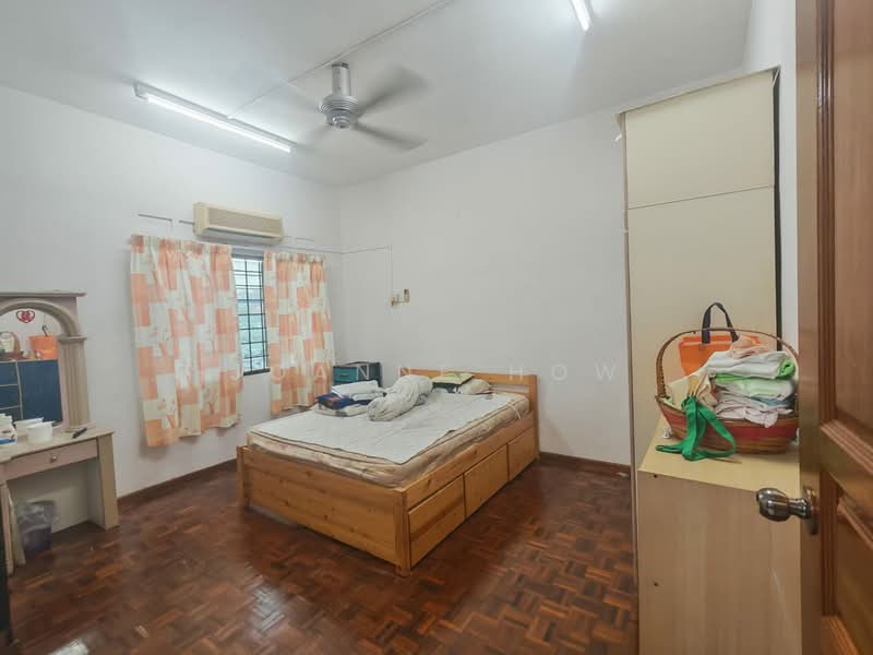 Pangsapuri untuk Dijual di Pangsapuri Durian Daun - Joanne How - Bedroom - PropertyGuru.com.my