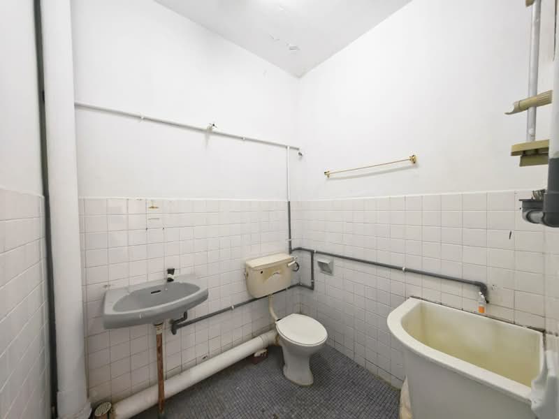 Rumah Teres 2 Tingkat untuk Dijual di Kampung Lapan (Melaka City) - Joanne How - Bathroom - PropertyGuru.com.my