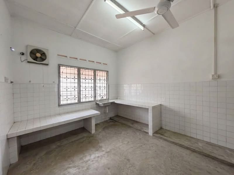 Shop for Sale in Taman Asean (Balai Panjang) - Joanne How - Kitchen - PropertyGuru.com.my