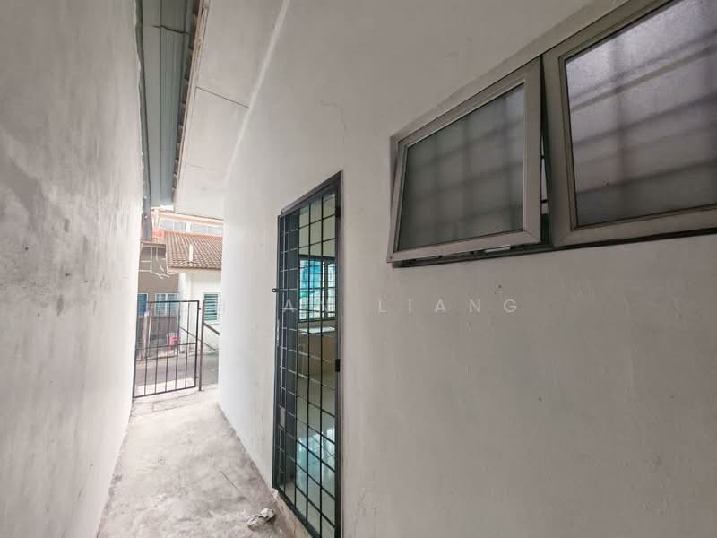 Rumah Teres 1 Tingkat untuk Dijual di Taman Mengkibol (Kluang) - Chuan Liang - Backyard - PropertyGuru.com.my