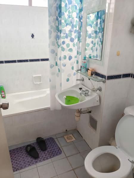 Kondominium untuk Dijual di Eden Seaview Condominium - Engie Ong - Bathroom - PropertyGuru.com.my
