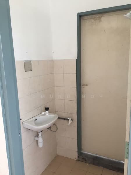 Flat for Rent at Desa Mentari Flat (Block 8) - Edmund Goh - Bathroom - PropertyGuru.com.my