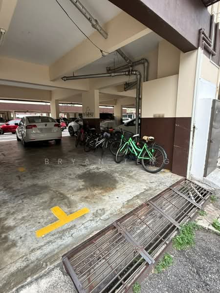 Rumah Flat untuk Dijual di Taman Han Chiang - Bryan Teng - Car Park - PropertyGuru.com.my