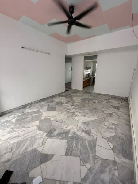 Rumah Flat untuk Dijual di Taman Han Chiang - Bryan Teng - Living Room - PropertyGuru.com.my