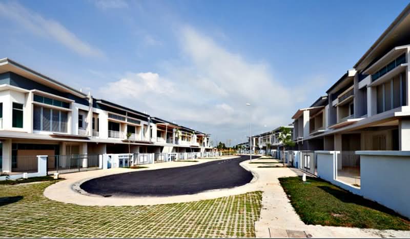 Rumah Teres 2 Tingkat untuk Dijual di Bandar Saujana Putra (Tanjong Duabelas) - Vincent Yeoh - Exterior - PropertyGuru.com.my