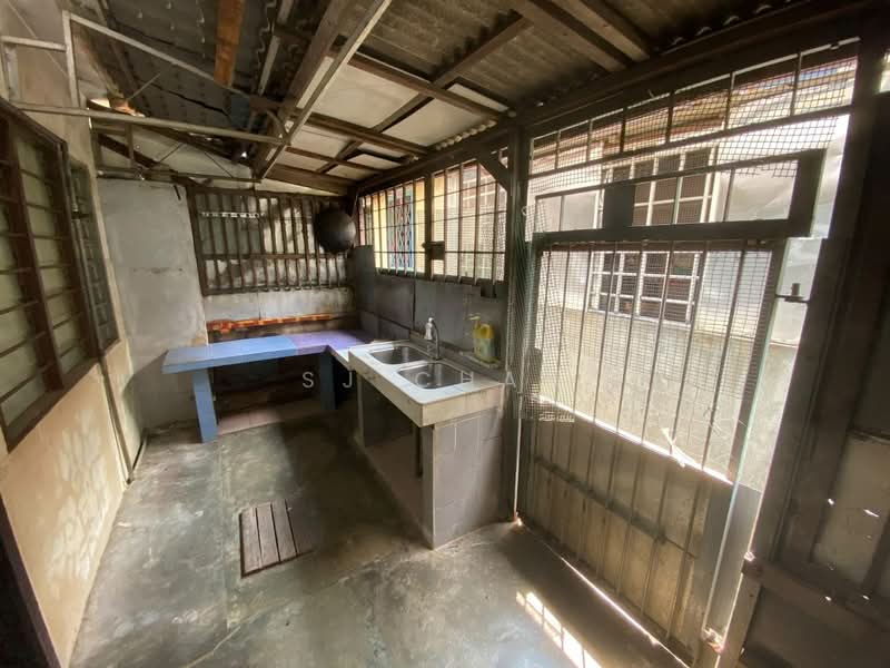 Rumah Teres 2 Tingkat untuk Disewa di Taman Skudai Baru (Skudai) - SJ CHAN - Kitchen - PropertyGuru.com.my