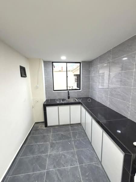 Rumah Flat untuk Dijual di Setia Indah Flat - Janice Yong - Kitchen - PropertyGuru.com.my