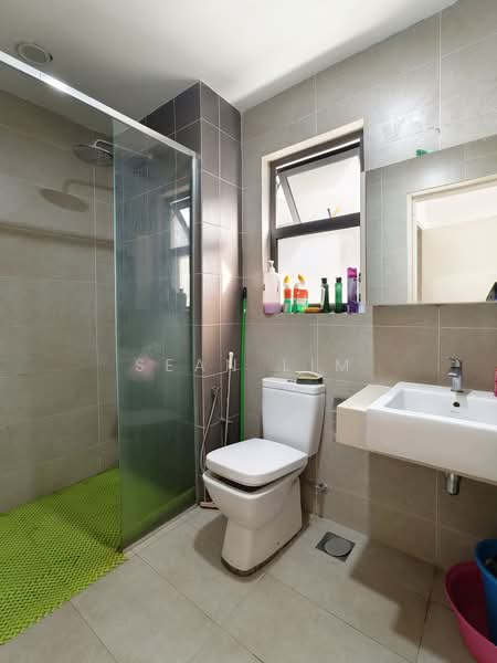 Kondominium untuk Dijual di Lakeville Residence - Sean Lim - Bathroom - PropertyGuru.com.my