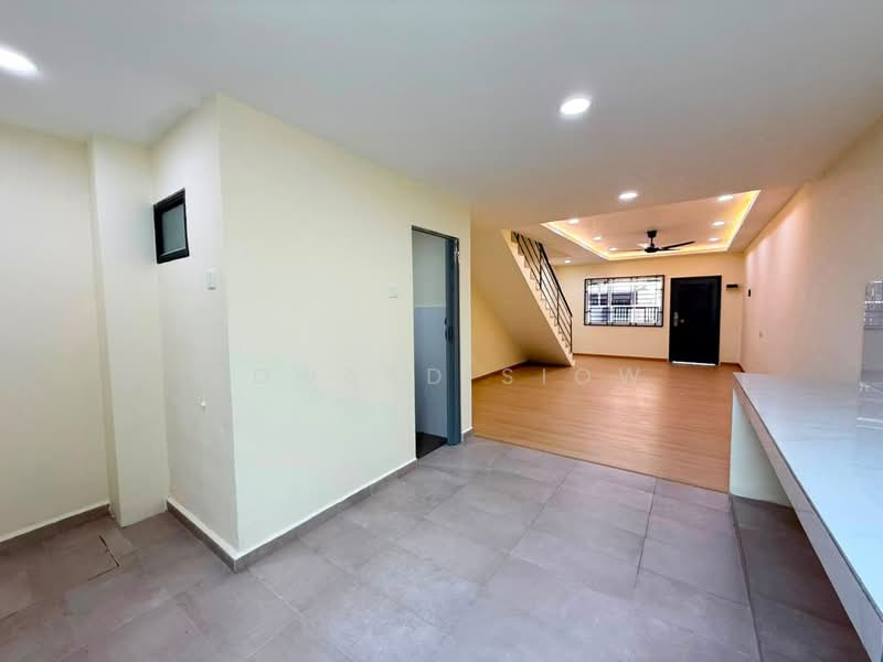 Rumah Teres 2 Tingkat untuk Dijual di Taman Scientex Pasir Gudang (Pasir Gudang) - Edward Siow - Living Room - PropertyGuru.com.my