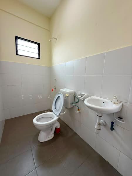 Rumah Teres 2 Tingkat untuk Dijual di Taman Scientex Pasir Gudang (Pasir Gudang) - Edward Siow - Bathroom - PropertyGuru.com.my