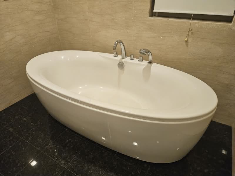 Kediaman Servis untuk Dijual di Pavilion Residences - Vivien Lee - Bathroom - PropertyGuru.com.my