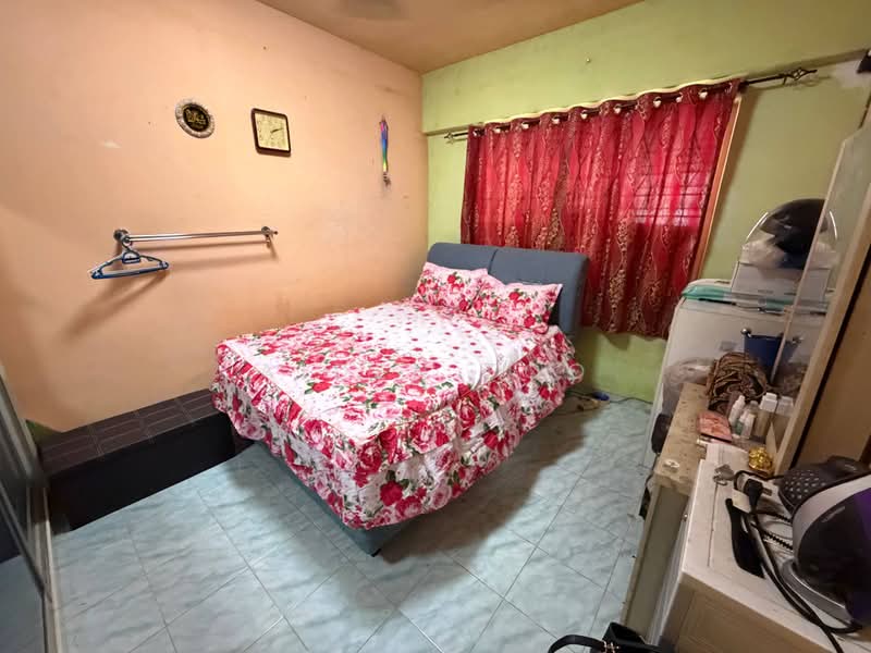 Rumah Flat untuk Dijual di Pantai Permai - Aiden Foo - Bedroom - PropertyGuru.com.my