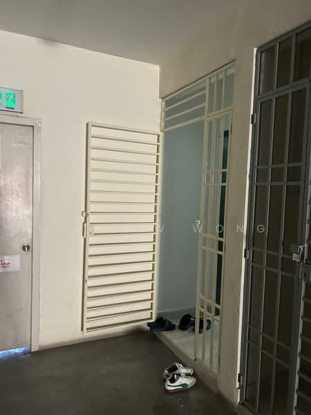 Pangsapuri untuk Dijual di Puteri Bayu Apartment - Matthew Wong - Entrance - PropertyGuru.com.my