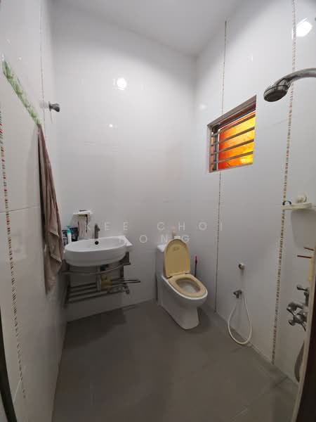 Semi-Detached House for Sale in Taman Sri Intan (Hutan Melintang) - Kee Choi Hong - Bathroom - PropertyGuru.com.my