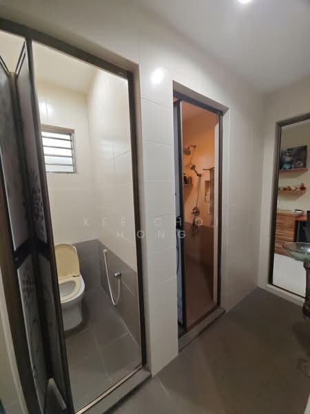 Semi-Detached House for Sale in Taman Sri Intan (Hutan Melintang) - Kee Choi Hong - Bathroom - PropertyGuru.com.my