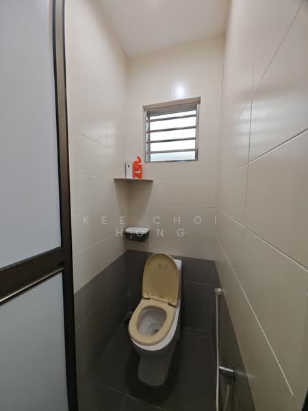 Semi-Detached House for Sale in Taman Sri Intan (Hutan Melintang) - Kee Choi Hong - Bathroom - PropertyGuru.com.my