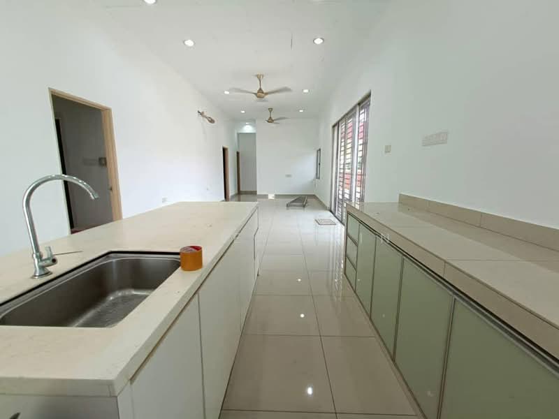 Bungalow House for Rent in Taman Kampung Majid (Kluang) - Caren Chin - Kitchen - PropertyGuru.com.my