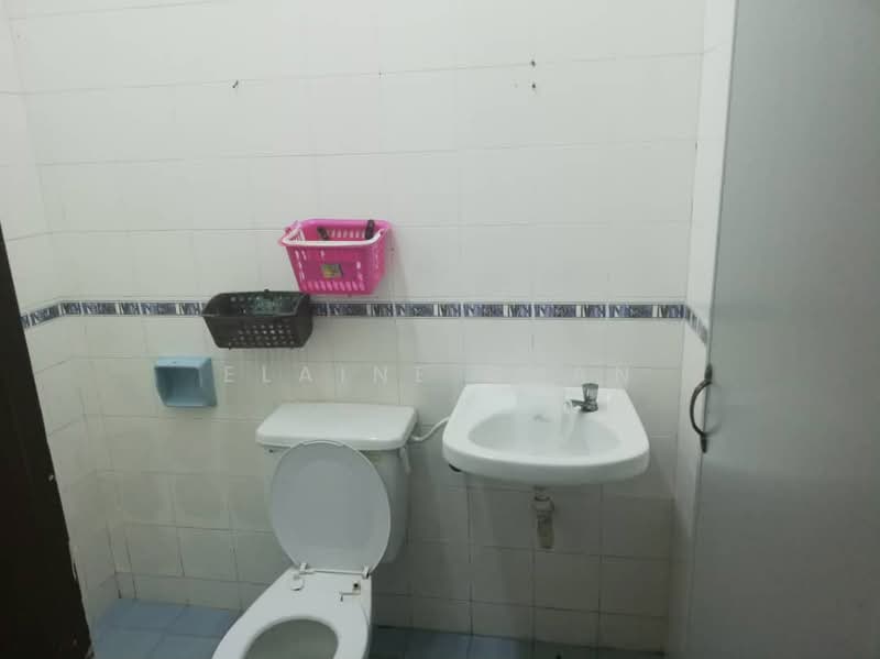 Rumah Teres 2-Tingkat untuk Dijual di Bandar Seri Alam (Masai) - Elaine Chan - Bathroom - PropertyGuru.com.my