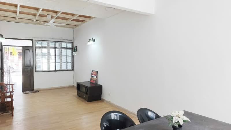 Rumah Teres 1.5 Tingkat untuk Disewa di Taman Perling (Perling) - KK Low - Living Room - PropertyGuru.com.my