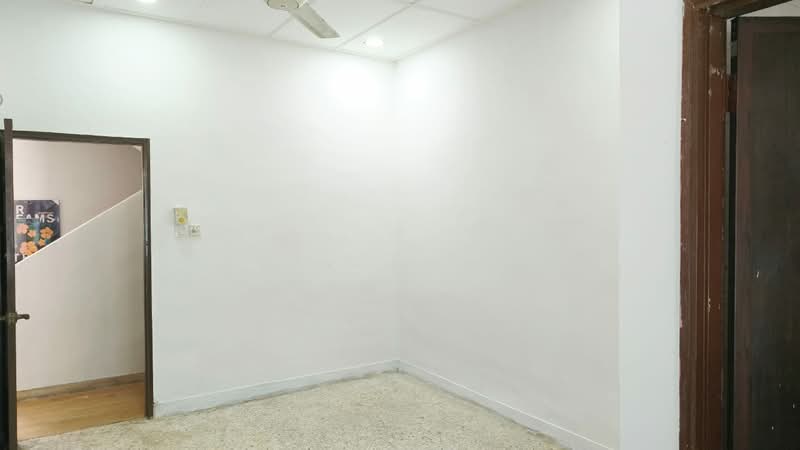 Rumah Teres 1.5 Tingkat untuk Disewa di Taman Perling (Perling) - KK Low - Interior - PropertyGuru.com.my