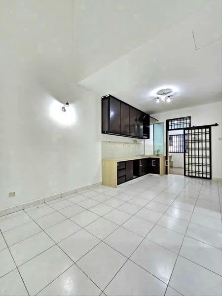 1.5-storey Terraced House for Sale in Skudai (Johor) - Calvin Lee - Kitchen - PropertyGuru.com.my