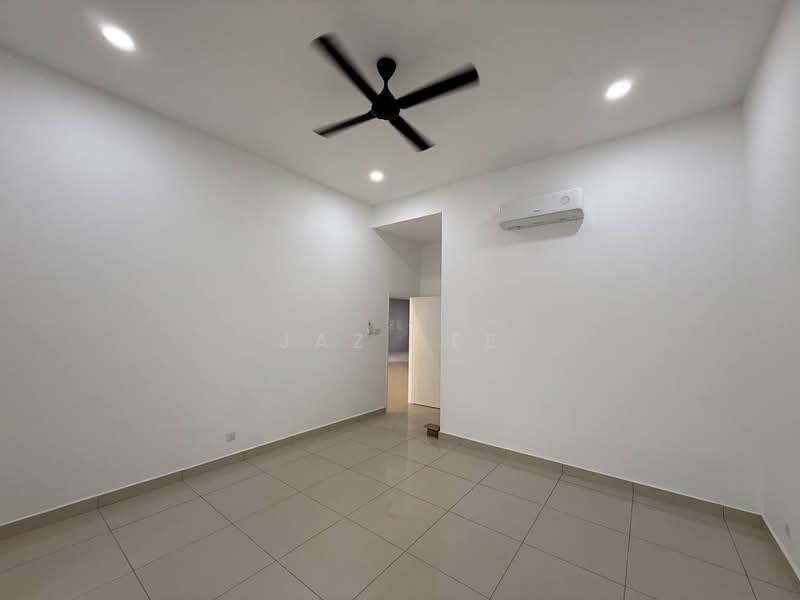 Rumah Berkembar untuk Dijual di Taman Ungku Tun Aminah (Skudai) - Jaz Lee - PropertyGuru.com.my