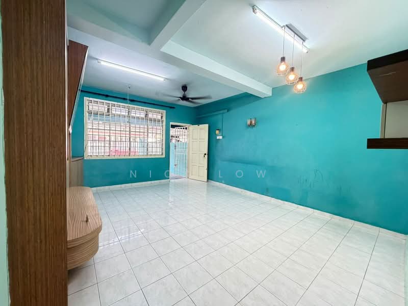 2-storey Terraced House for Rent in Taman Bukit Tiram (Ulu Tiram) - Nick Low - Living Room - PropertyGuru.com.my