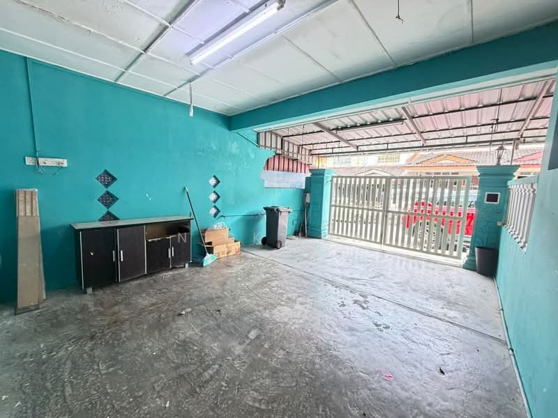 2-storey Terraced House for Rent in Taman Bukit Tiram (Ulu Tiram) - Nick Low - Car Park - PropertyGuru.com.my