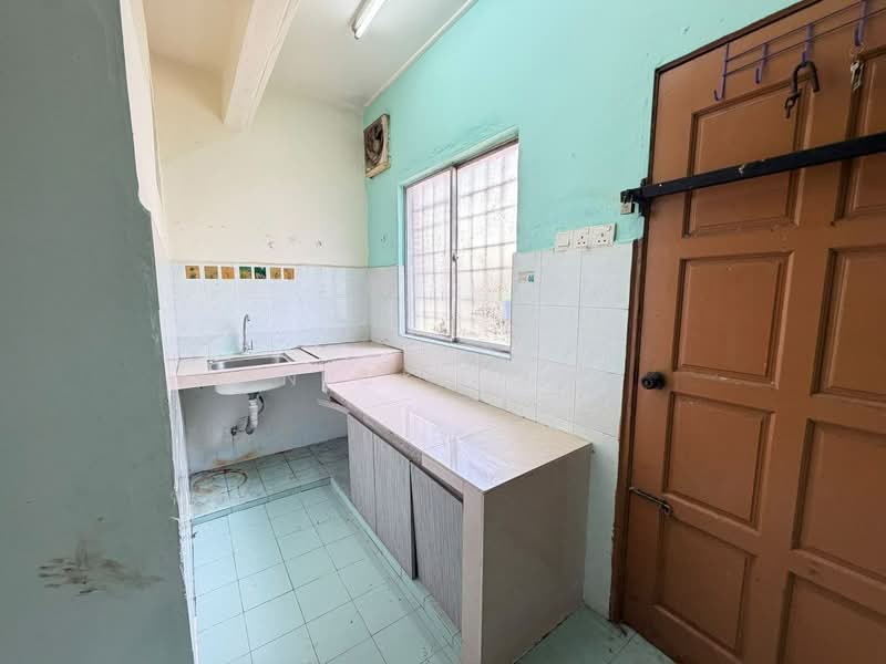 2-storey Terraced House for Rent in Taman Bukit Tiram (Ulu Tiram) - Nick Low - Kitchen - PropertyGuru.com.my