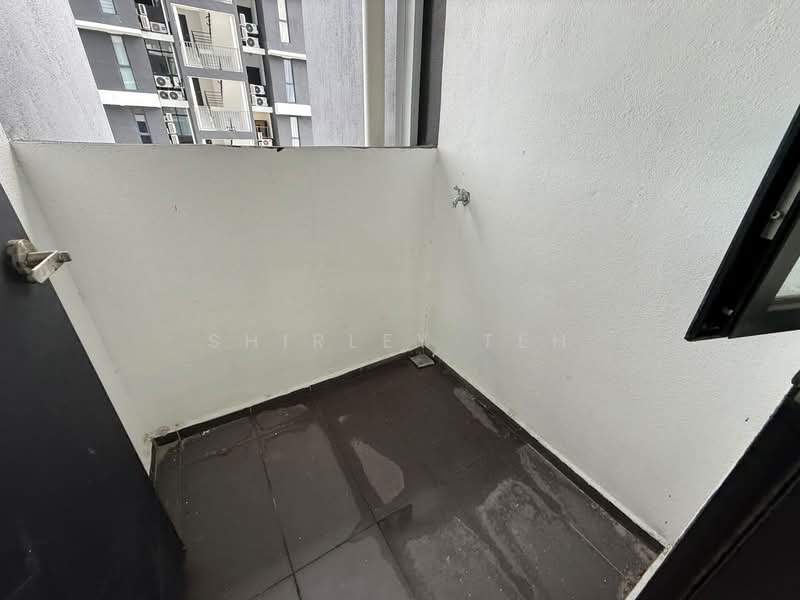 Servis Apartment untuk Dijual di Urban Suites - Shirley Teh - Balcony - PropertyGuru.com.my