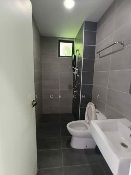 Service Residence for Sale at Marina Residence - Alice Chia - Bathroom - PropertyGuru.com.my