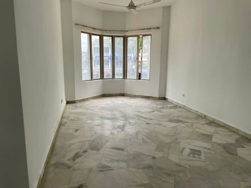 Pangsapuri untuk Dijual di Pangsapuri Jaya - Hairul Azmi - Living Room - PropertyGuru.com.my
