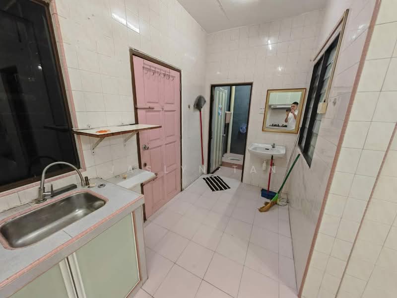 Rumah Teres 2 Tingkat untuk Dijual di Taman Ungku Tun Aminah (Skudai) - Jaslyn Tan - Bathroom - PropertyGuru.com.my