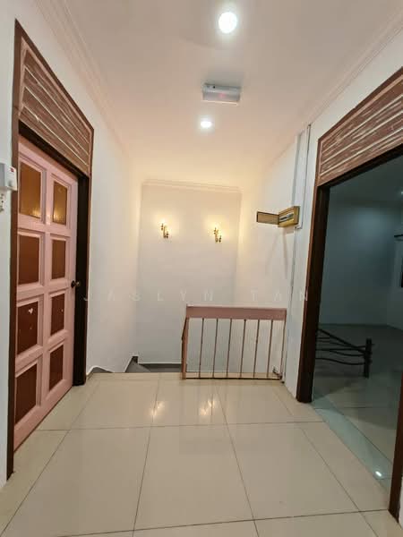 Rumah Teres 2 Tingkat untuk Dijual di Taman Ungku Tun Aminah (Skudai) - Jaslyn Tan - Corridor - PropertyGuru.com.my