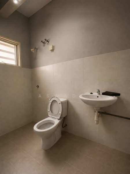 Rumah Teres 2 Tingkat untuk Dijual di Taman Sungai Dua Utama (Butterworth) - Aswad . - Bathroom - PropertyGuru.com.my